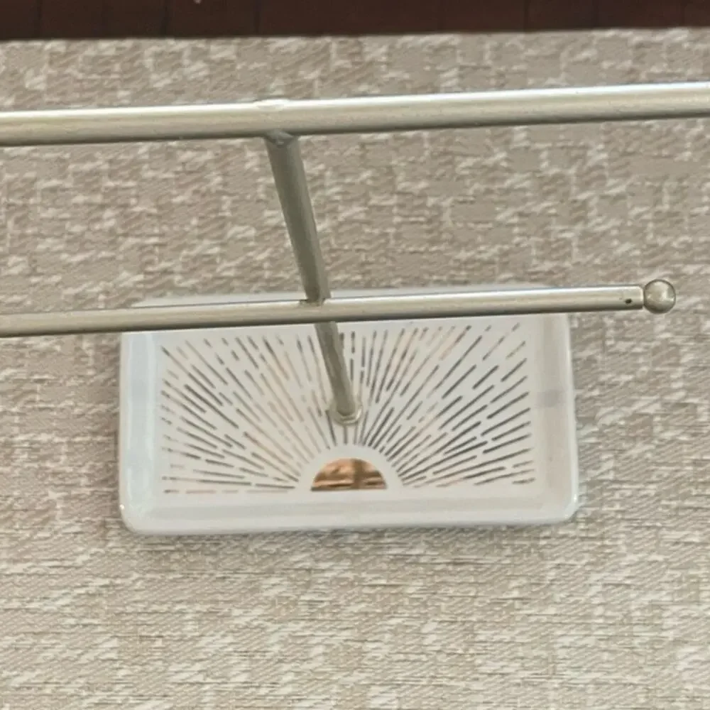 Jewelry holder for necklaces and bracelets